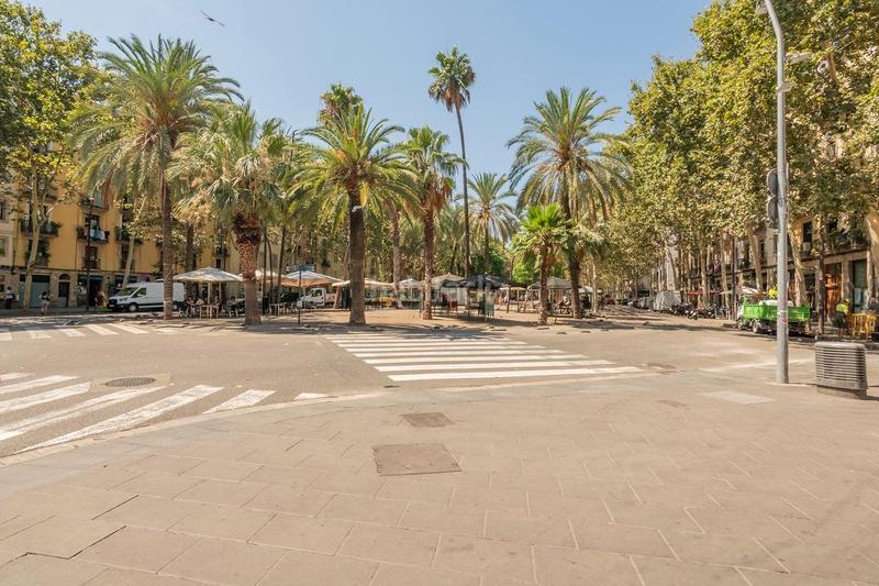 Foto b487e00c-5775-420a-a349-8c06f5bd943e. Apartamento piso reformado con ascensor en rambla del Raval en Barcelona
