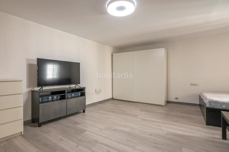 Foto ec75ec55-f5bb-498f-89df-479cd06bdfdf. Apartamento piso reformado con ascensor en rambla del Raval en Barcelona