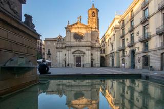 Edificio en Gòtic. Edificio esquinero junto a plaza emblemática del gótico
