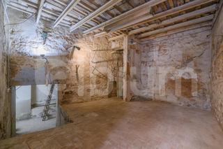 Local Comercial  Carrer bellafila. Local con encanto histrico en el corazn del gtic