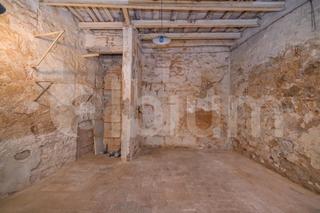 Local commercial  Carrer bellafila. Local con encanto histórico en el corazón del gòtic