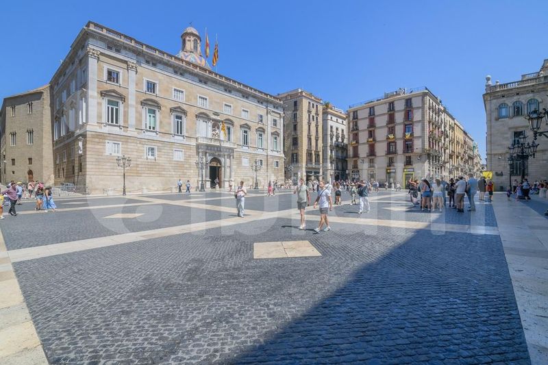 Foto c3c38380-e05d-4e2c-a7e6-32652f02ea7e. Local comercial a Gòtic Barcelona