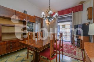 Pis  Carrer om. Espectacular piso exterior con 5 balcones en finca seorial de 1