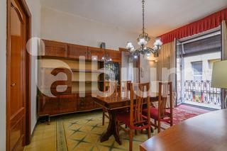 Piso  Carrer om. Espectacular piso exterior con 5 balcones en finca señorial de 1