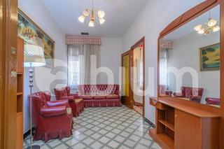 Flat  Carrer om. Espectacular piso exterior con 5 balcones en finca señorial de 1