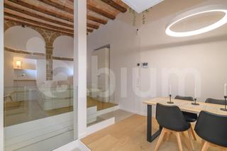 Lloguer Planta baixa  Carrer correu vell. Dúplex con encanto en el corazón del gòtic historia, diseño y ex