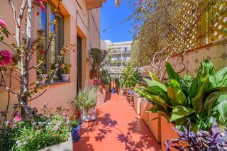 Affitto Appartamento in Raval. Alquiler de temporada  piso con jardin en el centro