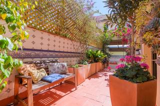 Miete Etagenwohnung in Raval. Alquiler de temporada  piso con jardin en el centro