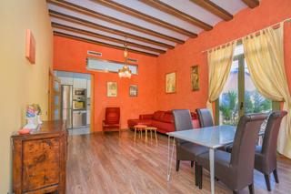 Miete Etagenwohnung in Raval. Alquiler de temporada  piso con jardin en el centro