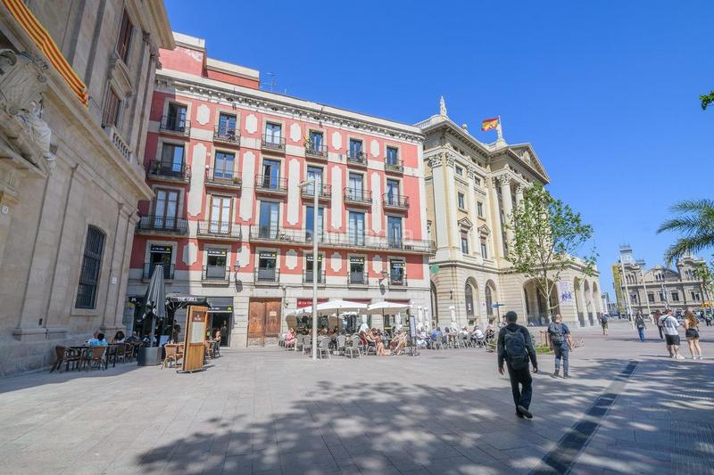 Foto b2d7b8cb-5236-4754-a153-4ddfe02833f0. Piso  en paseo colón en Gòtic Barcelona