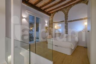 Erdgeschoss  Carrer correu vell. Dúplex con encanto en el corazón del gòtic historia, diseño y ex