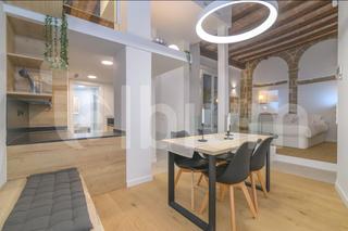 Ground floor  Carrer correu vell. Dúplex con encanto en el corazón del gòtic historia, diseño y ex