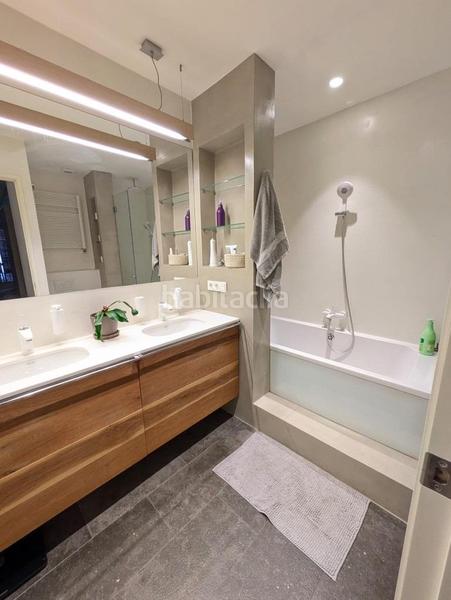 Foto 0b68d871-0e3c-45aa-b841-c4971b9574ee. Alquiler apartamento luminoso piso con encanto en el corazón del barrio gótico en Barcelona