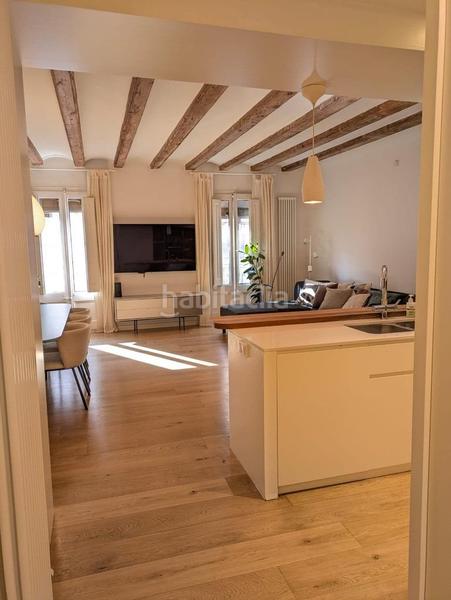 Foto 0c1cc0ea-d370-4e9f-9d7f-e45ec2a38e55. Alquiler apartamento luminoso piso con encanto en el corazón del barrio gótico en Barcelona