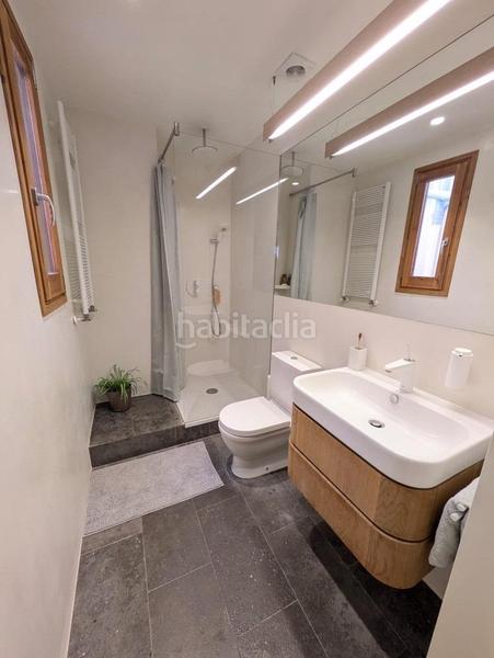 Foto 3a1ba538-55f0-4c5d-915d-3b1f7e90285e. Alquiler apartamento luminoso piso con encanto en el corazón del barrio gótico en Barcelona