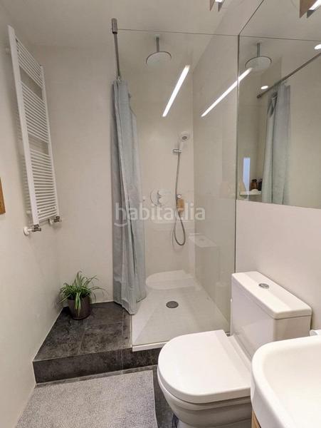 Foto 5d0f3455-a159-4b5c-9aaa-998c016ab2e7. Alquiler apartamento luminoso piso con encanto en el corazón del barrio gótico en Barcelona