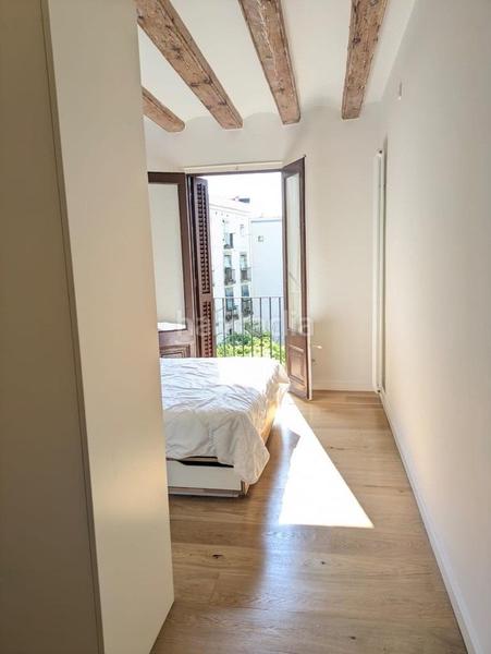 Foto c713df7d-664b-4c62-9b81-5a1997d931d8. Alquiler apartamento luminoso piso con encanto en el corazón del barrio gótico en Barcelona