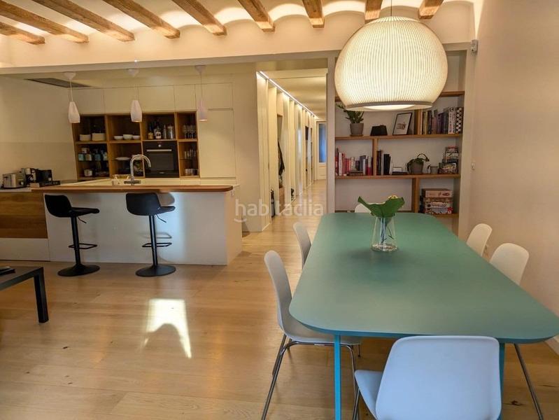 Foto fb46c045-5b17-4dc2-a021-7c8d5e4a43df. Alquiler apartamento luminoso piso con encanto en el corazón del barrio gótico en Barcelona