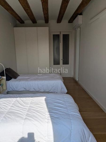 Foto fd36e678-9924-4c2d-aeb2-8eb97c483534. Alquiler apartamento luminoso piso con encanto en el corazón del barrio gótico en Barcelona