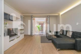 Pis  Carrer josep anselm clave. Vivienda seminueva en el centro de barcelona