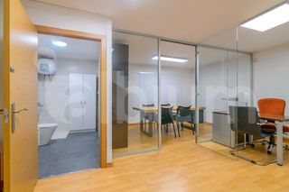 Büro  Carrer carrer del rosselló,. Oficina dúplex en la nova esquerra de leixample, entre la escola