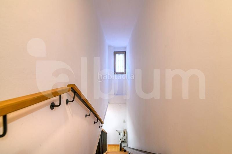 Foto 3d9594ac-1a71-4e86-b72b-471d937c6e06. Oficina  dúplex en la nova esquerra de leixample, entre la escola industrial y la estación de sants en Barcelona