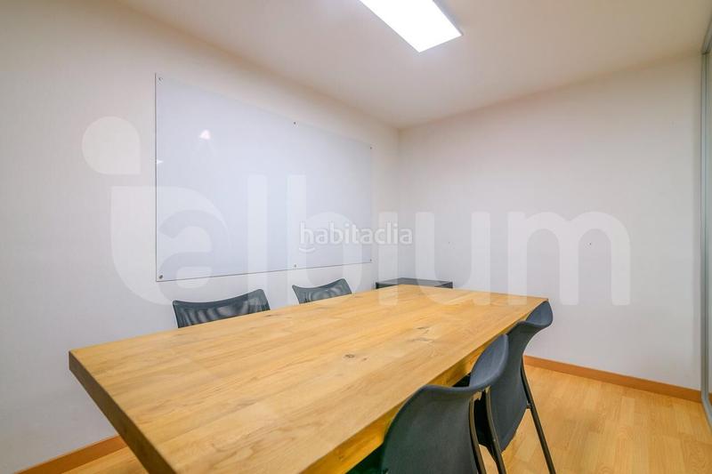 Foto 4bfb998b-6e18-4d6b-8589-4d92c0b74191. Oficina  dúplex en la nova esquerra de leixample, entre la escola industrial y la estación de sants en Barcelona