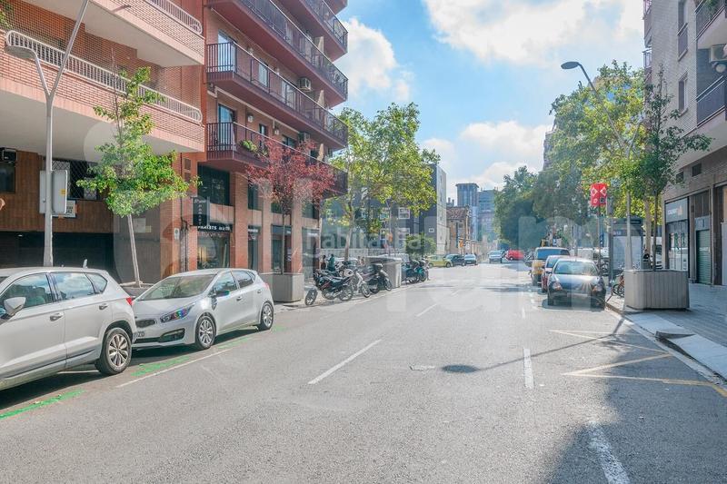 Foto 5939451a-350e-4888-9192-1f72a2cdba0b. Oficina  dúplex en la nova esquerra de leixample, entre la escola industrial y la estación de sants en Barcelona