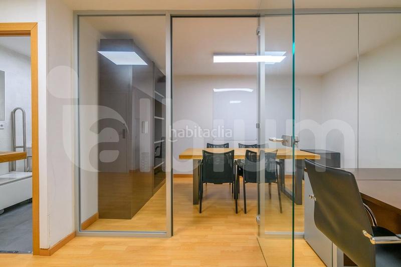 Foto 68c09440-bf03-463d-95cc-689404f3d36b. Oficina  dúplex en la nova esquerra de leixample, entre la escola industrial y la estación de sants en Barcelona