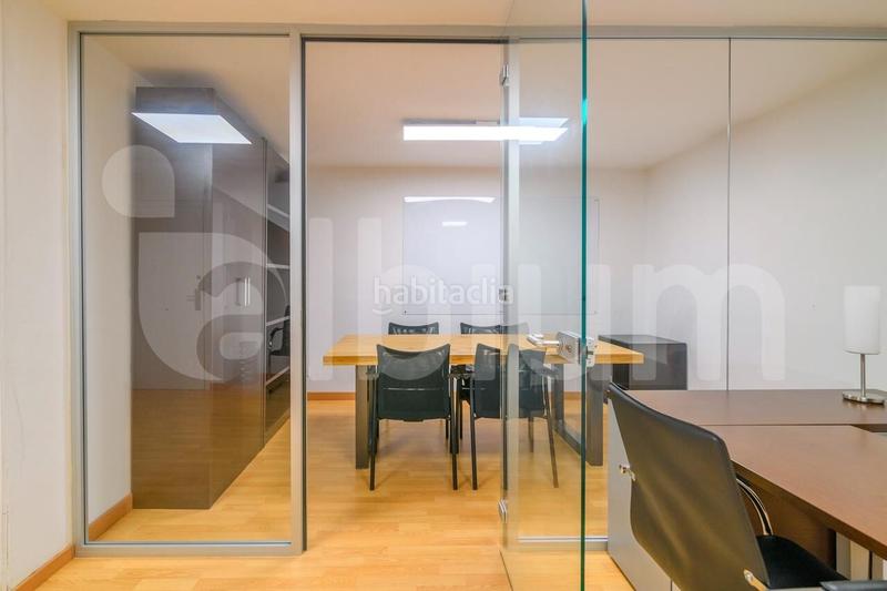 Foto 9f008ddc-7c5f-423a-8f9e-54d2f2a96c65. Oficina  dúplex en la nova esquerra de leixample, entre la escola industrial y la estación de sants en Barcelona