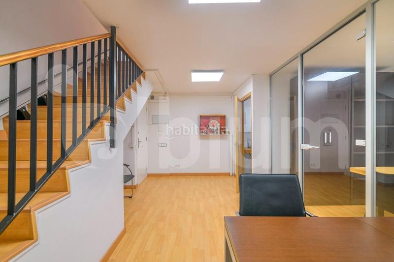 Foto c6c82906-f615-4236-aef1-ba55c67d0103. Oficina  dúplex en la nova esquerra de leixample, entre la escola industrial y la estación de sants en Barcelona