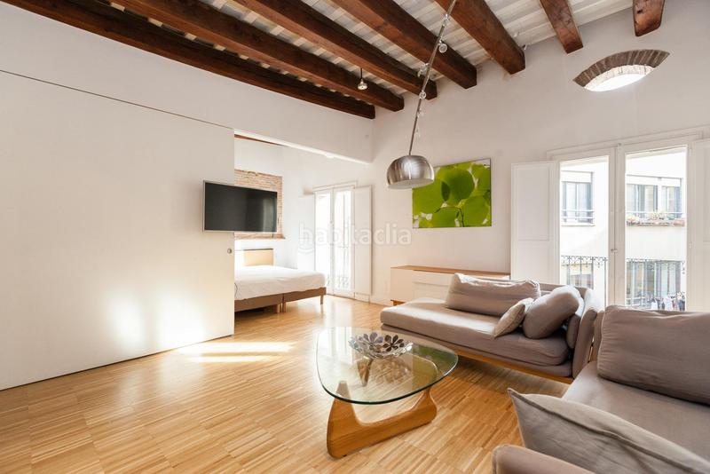 Foto 7012ea3e-72b8-4738-8c8f-81a5e6c967e4. Alquiler ático luminoso ático con terraza único en zona en Barcelona