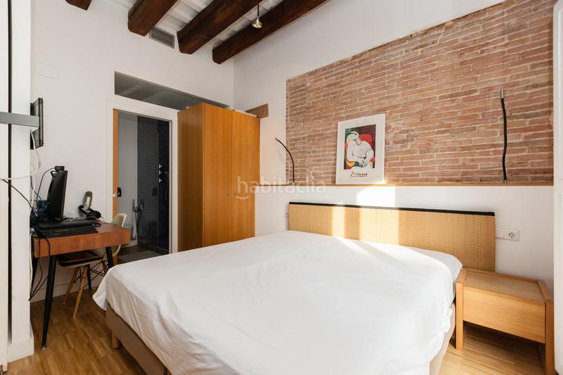 Foto f8d14cf2-bc5a-40fa-8cd6-c62fd61f9296. Alquiler ático luminoso ático con terraza único en zona en Barcelona