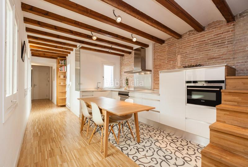 Foto e0ff3dfe-4ed2-4a64-8ed2-07796d541edd. Rent penthouse with heating in Gòtic Barcelona