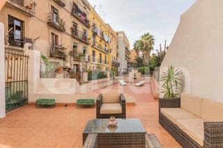 Pis  Plaza duc de medinaceli. Vivienda con amplia terraza  plaza medinaceli  barcelona