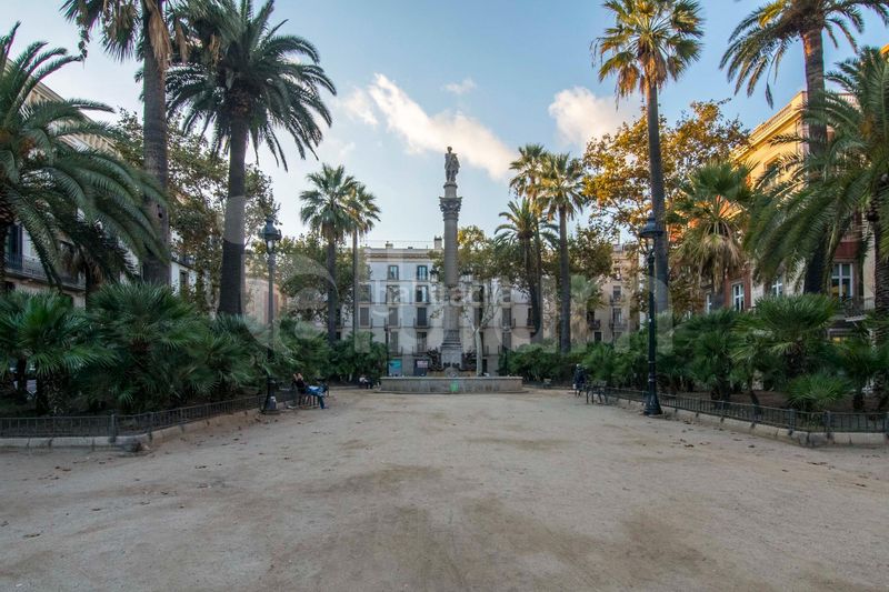 Foto b62a2b8b-8ccc-4ec3-a6bb-39e91c4dba1a. Pis a Gòtic Barcelona