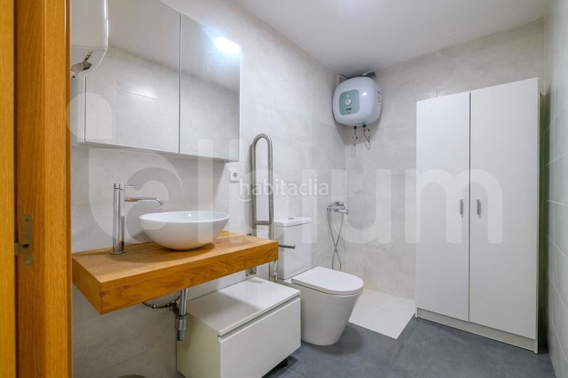 Foto 75cd10c5-100a-45a7-9818-415fd1d5d33f. Local comercial a La Nova Esquerra de l´Eixample Barcelona