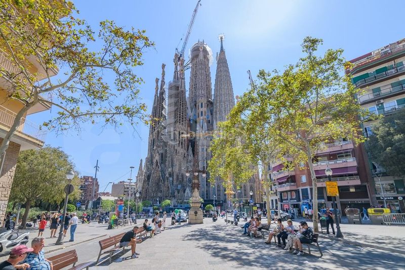 Foto 296d2405-fab5-4895-83ac-205dc1c1d6ea. Pis a Sagrada Família Barcelona