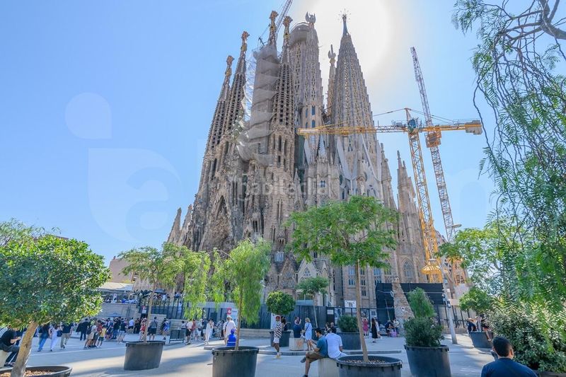 Foto 60cdcd73-4da6-4247-926d-e8286cefd618. Pis a Sagrada Família Barcelona