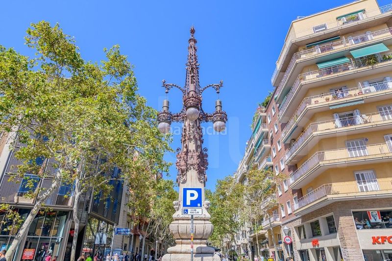 Foto 615e7928-b1e1-4bcb-8bdd-4754adee9d95. Pis a Sagrada Família Barcelona