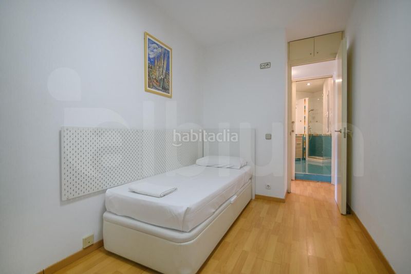 Foto bbd54c65-b8ba-4914-99f3-6753fa59e21e. Pis a Sagrada Família Barcelona