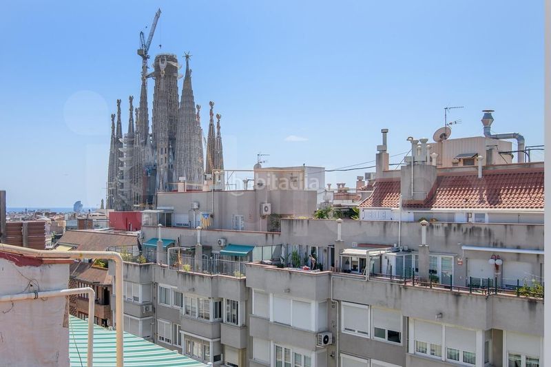 Foto dda698cd-0a48-483f-bb20-a56f49a932c6. Pis a Sagrada Família Barcelona