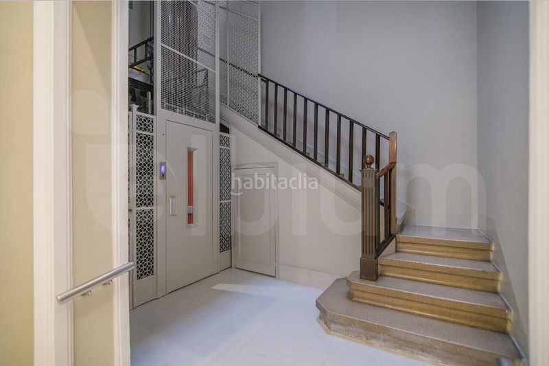 Foto e14477e7-c450-4a15-8c3f-d24c111168ab. Pis a Sagrada Família Barcelona