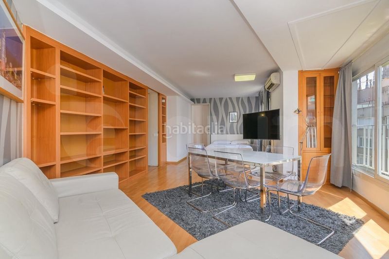 Foto f5238ba5-63d1-43e1-b8d5-b94a8e541d9b. Pis a Sagrada Família Barcelona
