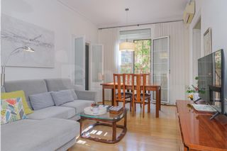 Piso  Carrer lleona. Vivienda con balcón y ascensor en pleno corazón del gòtic