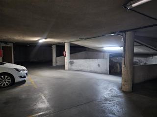 Aparcament cotxe  La corte. Plaza de garaje en el centro de estella