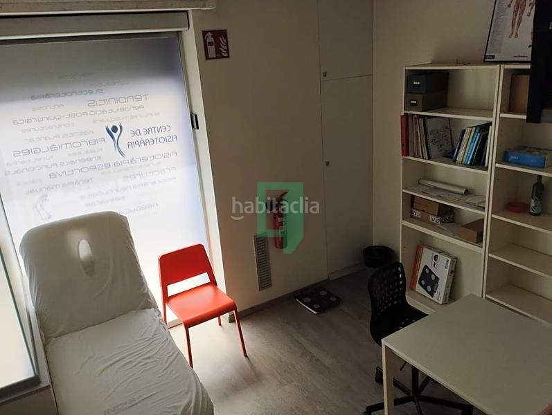 Foto 70ca2af1-5982-4351-8d9e-ff6ac13114c1. Alquiler local comercial sala para terapia o consultorio centro en Badalona