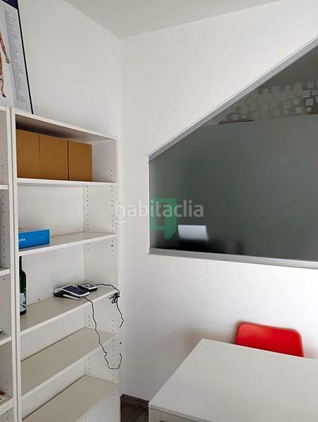 Foto c640538b-ee76-4f9e-b485-1b98899c202a. Alquiler local comercial sala para terapia o consultorio centro en Badalona