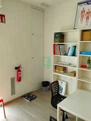 Location Local commercial  Carrer de sant ramon. Sala para terapia o consultorio en badalona centro