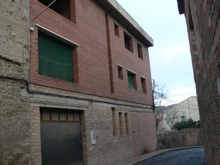 Edifici a Carrer prat de la riba 18. Bloque de pisos por finalizar